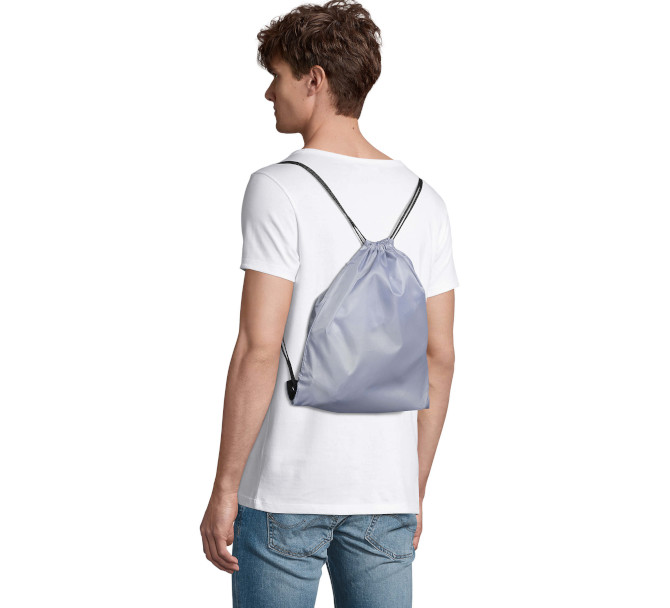 mochila-gris